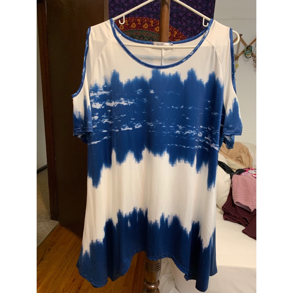 FeiTong Cold-Shoulder Blouse